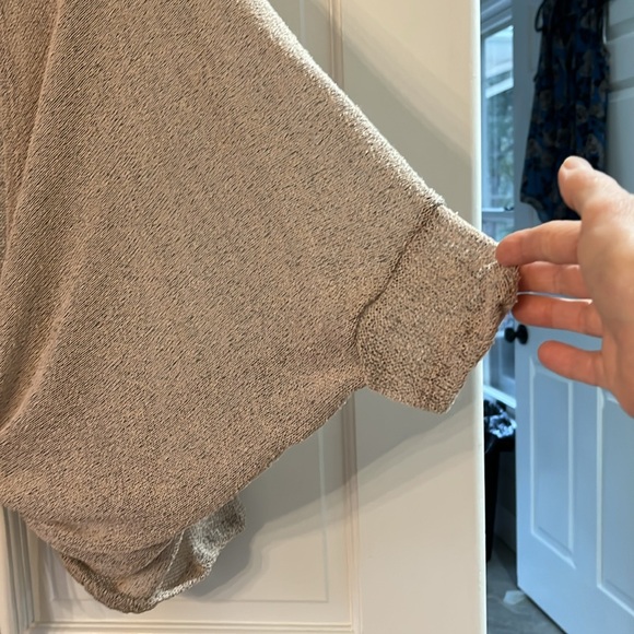 NWT Lightweight Sweater that Ties in the Front - Picture 3 of 7